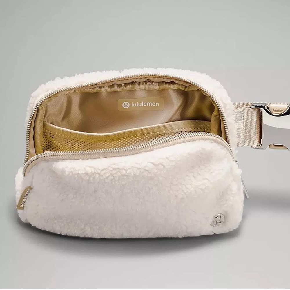 Lululemon Sherpa Belt Bag
